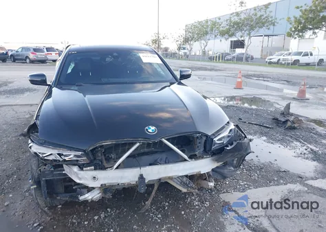 2024 BMW 330I xDrive z USA, uszkodzony, nr VIN 3MW89FF03R8E39647